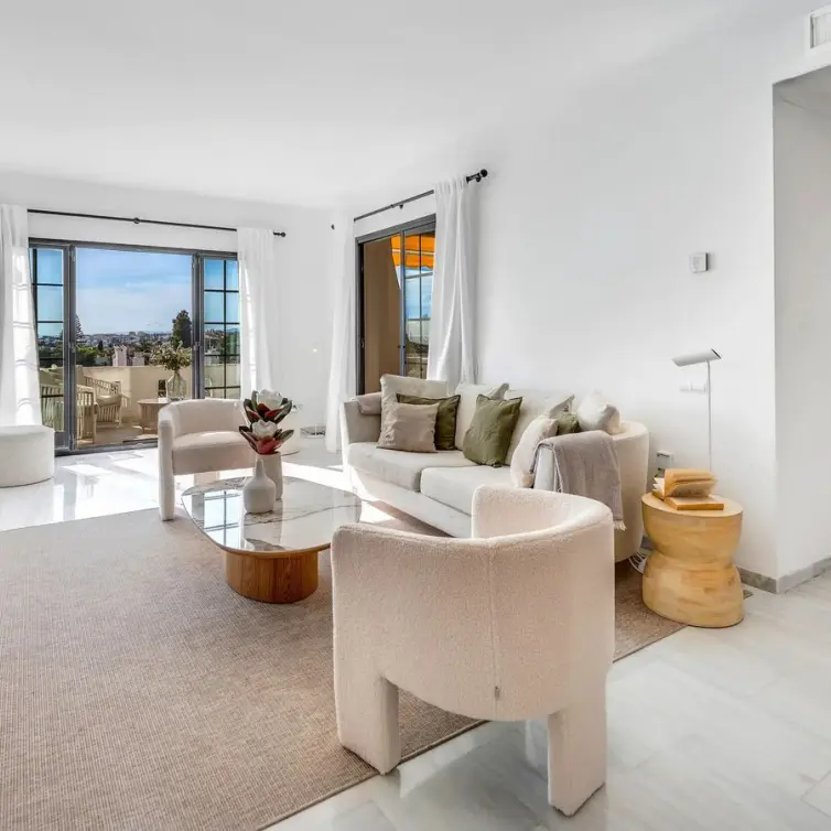 Sale of penthouse duplex in Nueva Andalucía
