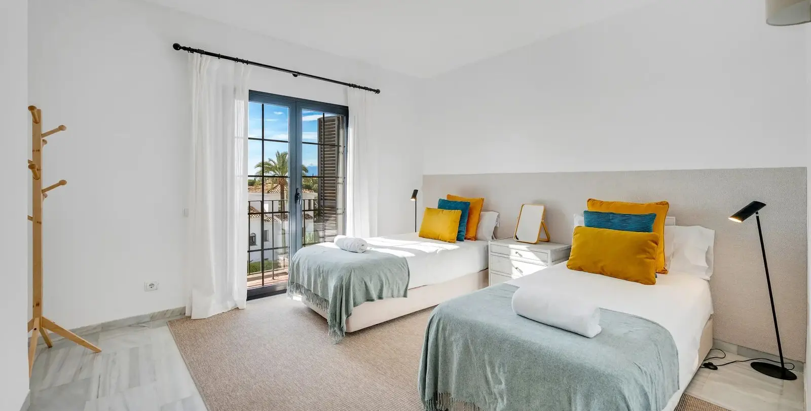 Venta de ático dúplex en Nueva Andalucía 10