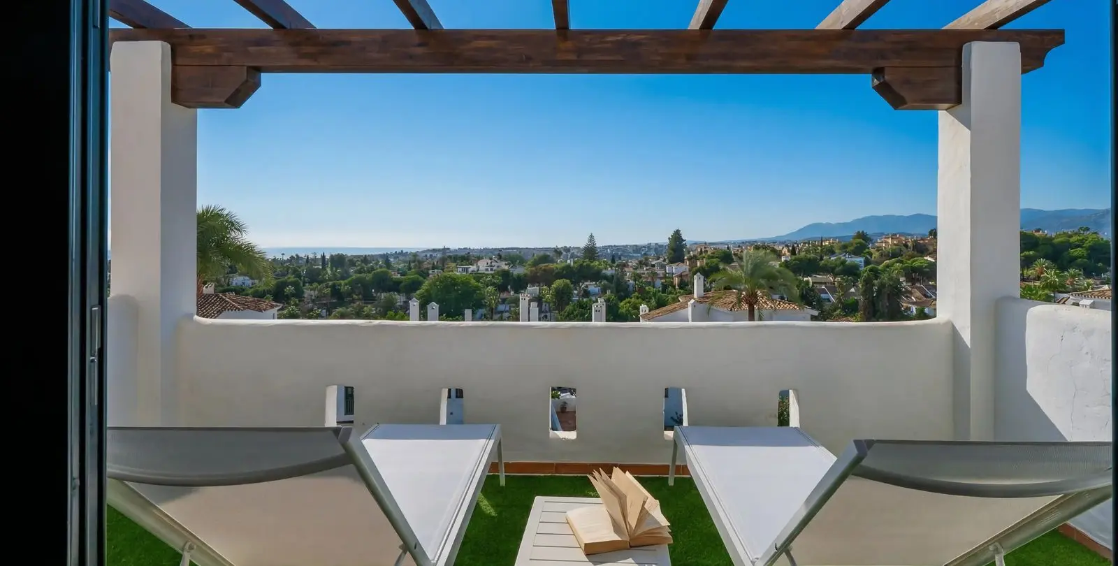 Venta de ático dúplex en Nueva Andalucía 14