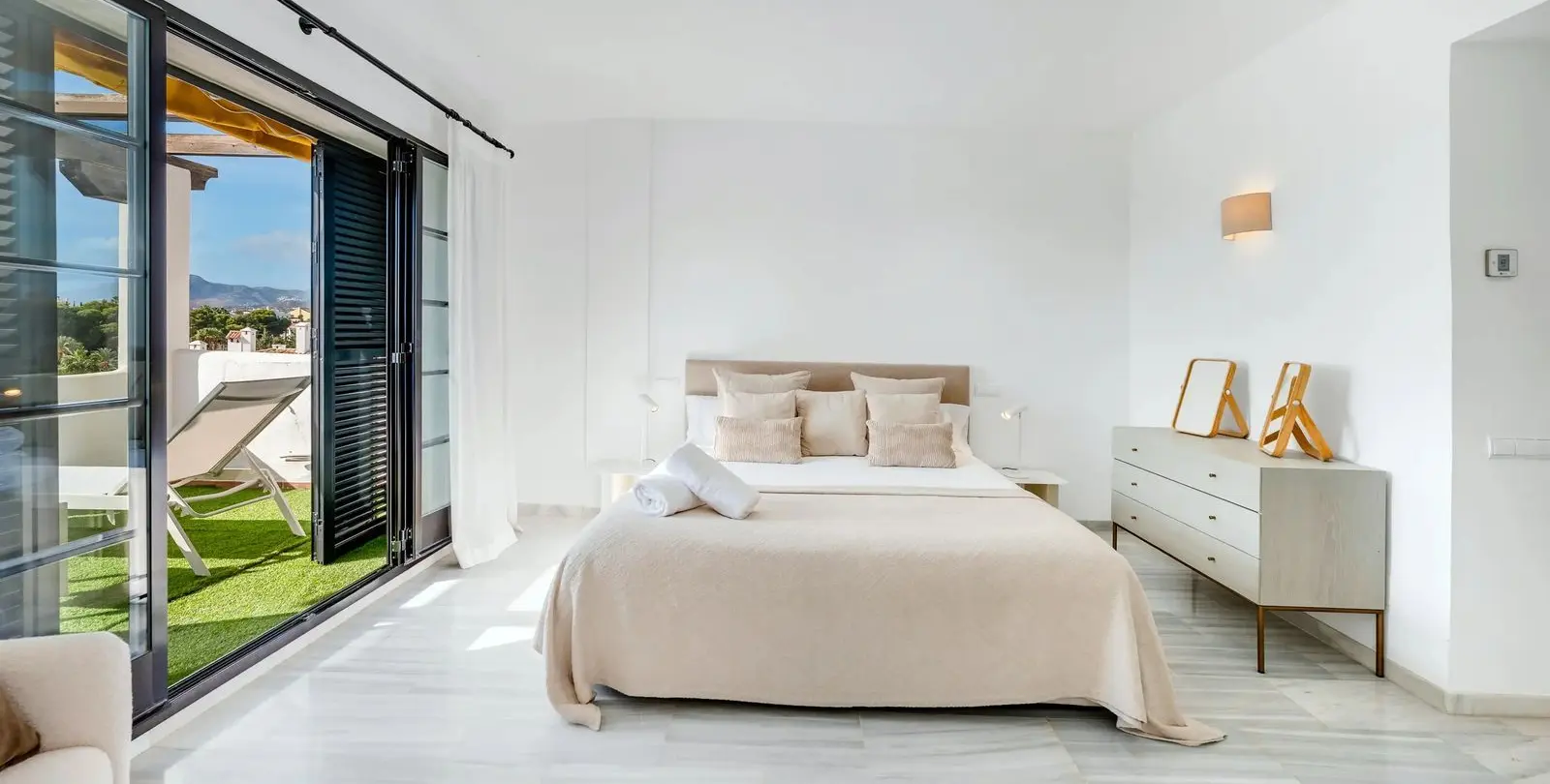 Venta de ático dúplex en Nueva Andalucía 19