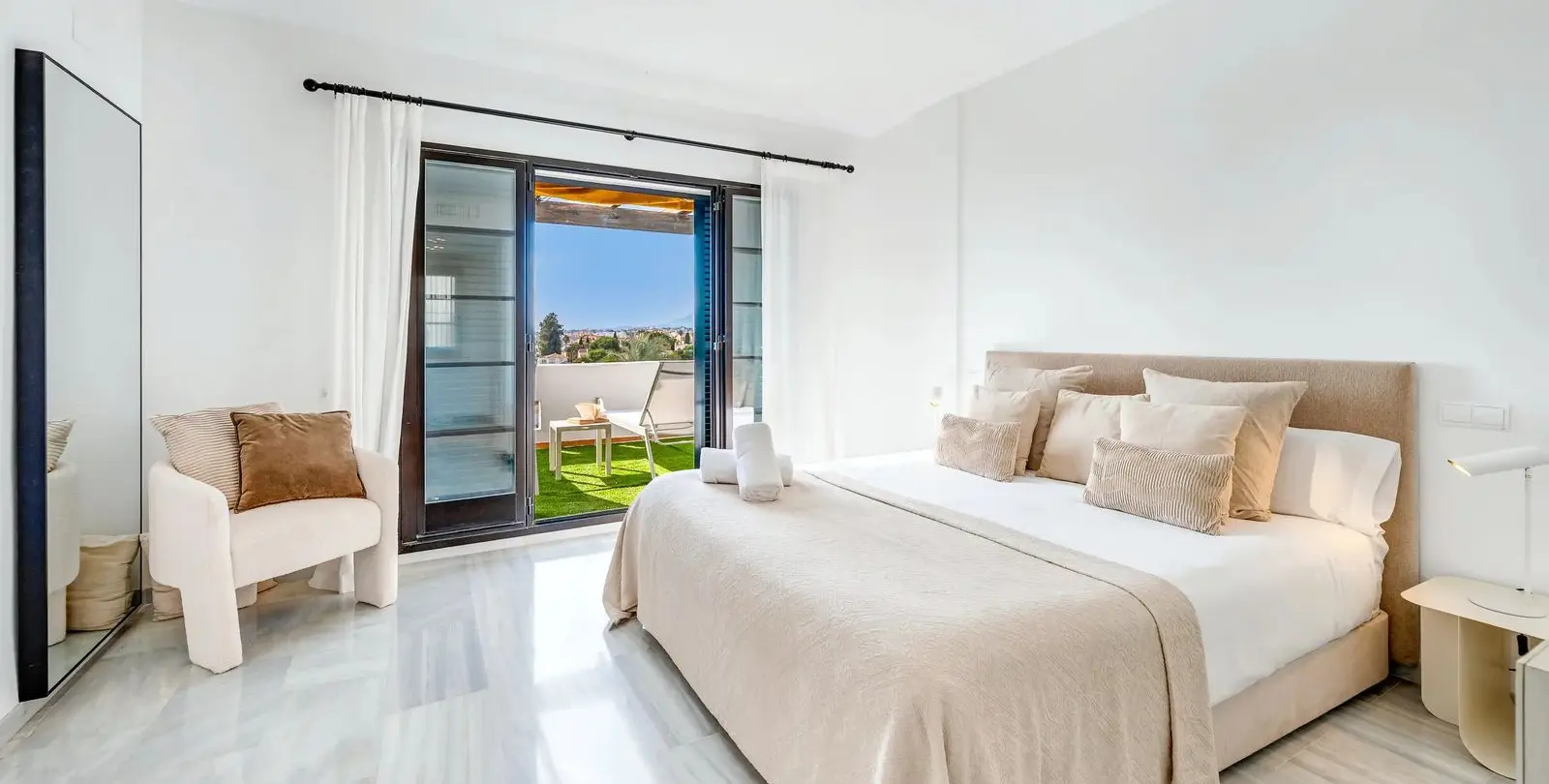 Venta de ático dúplex en Nueva Andalucía 20