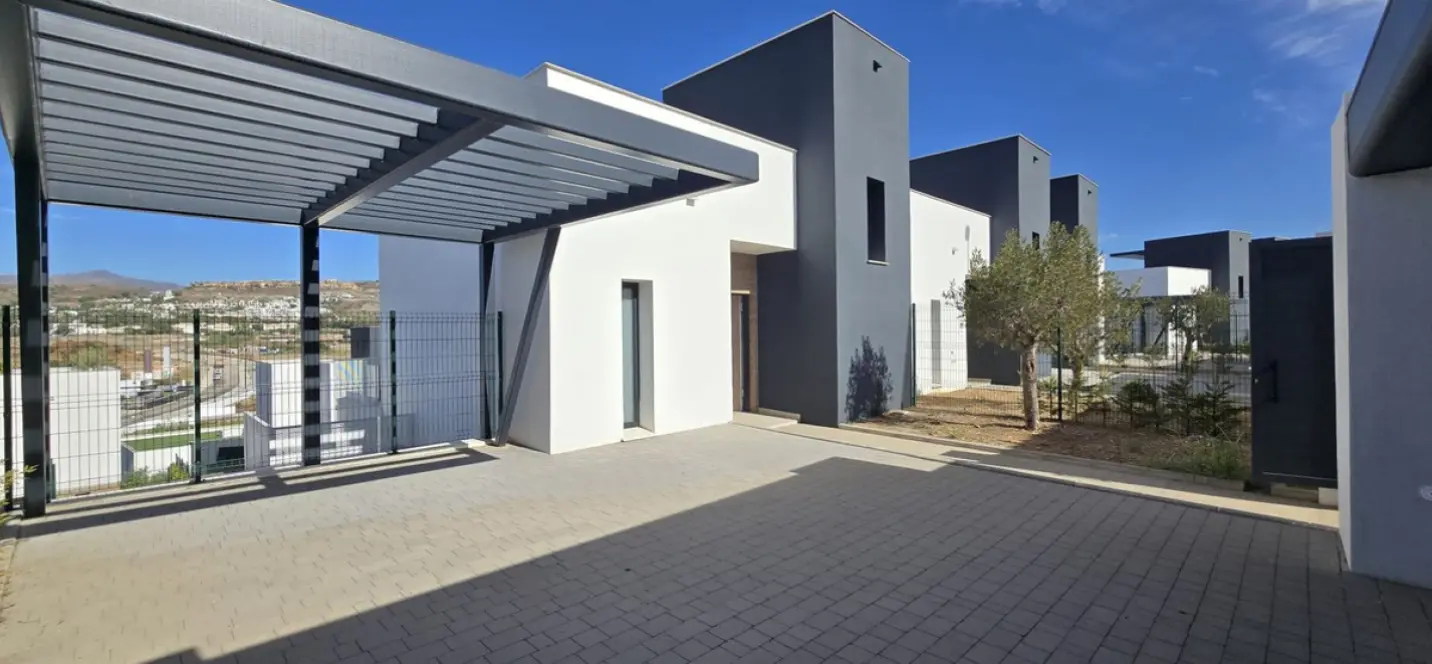 Alquiler a largo plazo de casa pareada en Atalaya 2