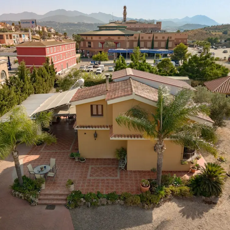 Sale of detached villa in Coín