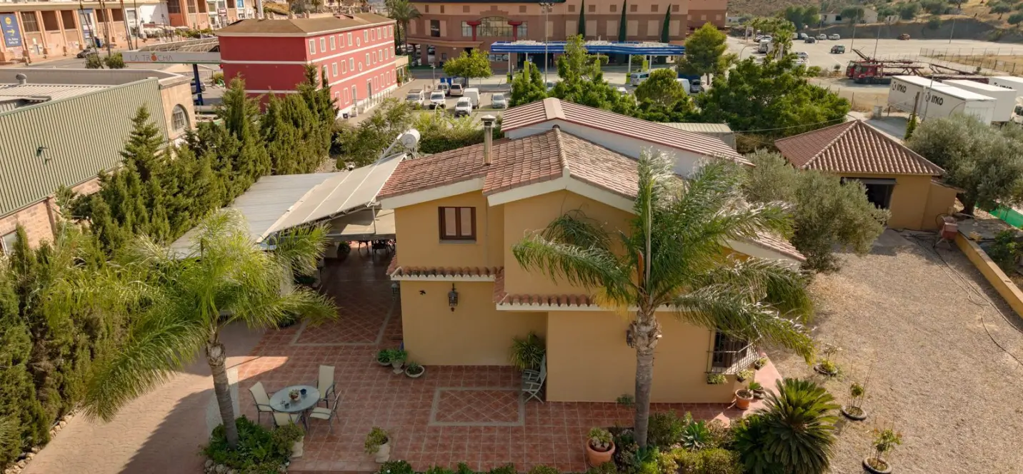 Sale of detached villa in Coín 0