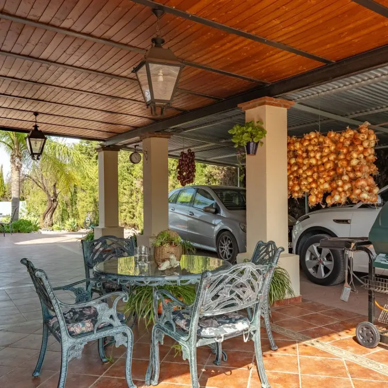 Sale of detached villa in Coín