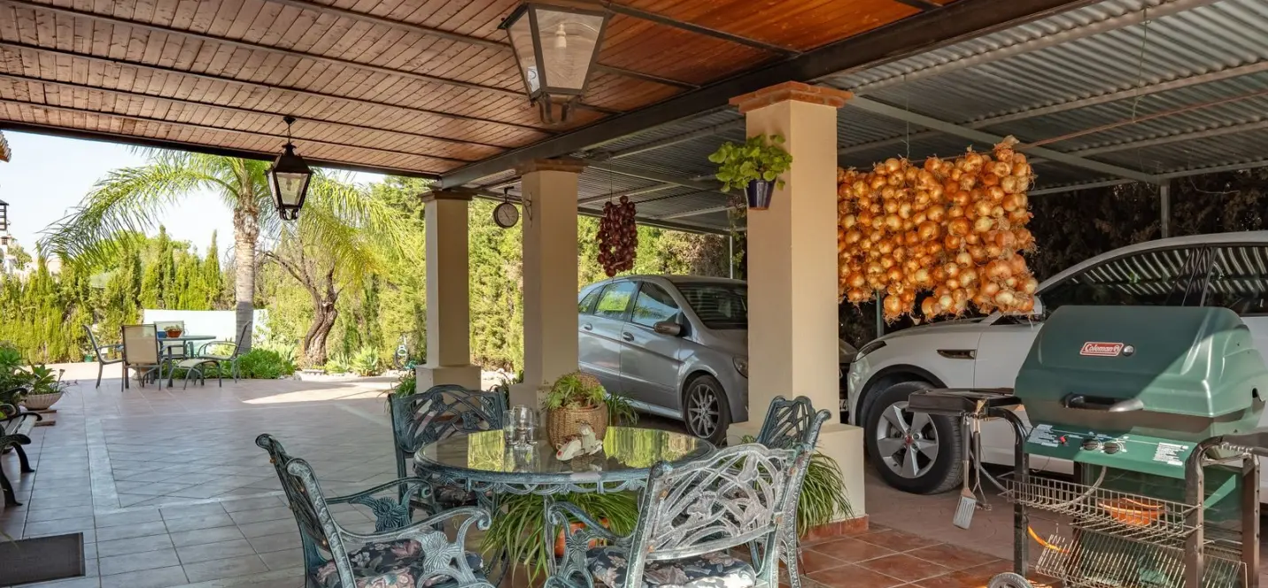 Sale of detached villa in Coín 2