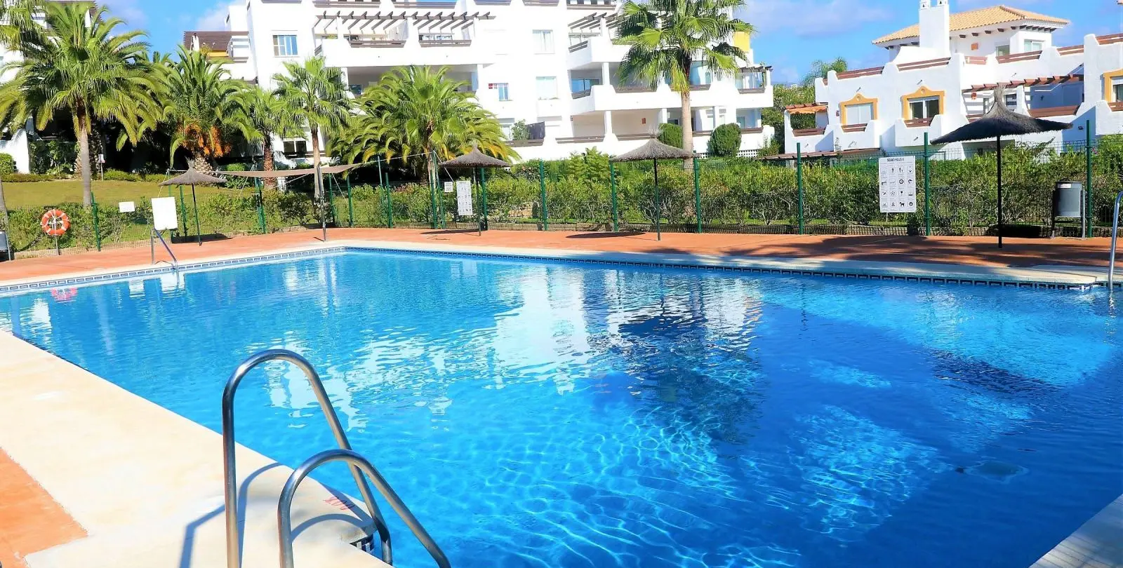 Sale of semi-detached house in Estepona 1