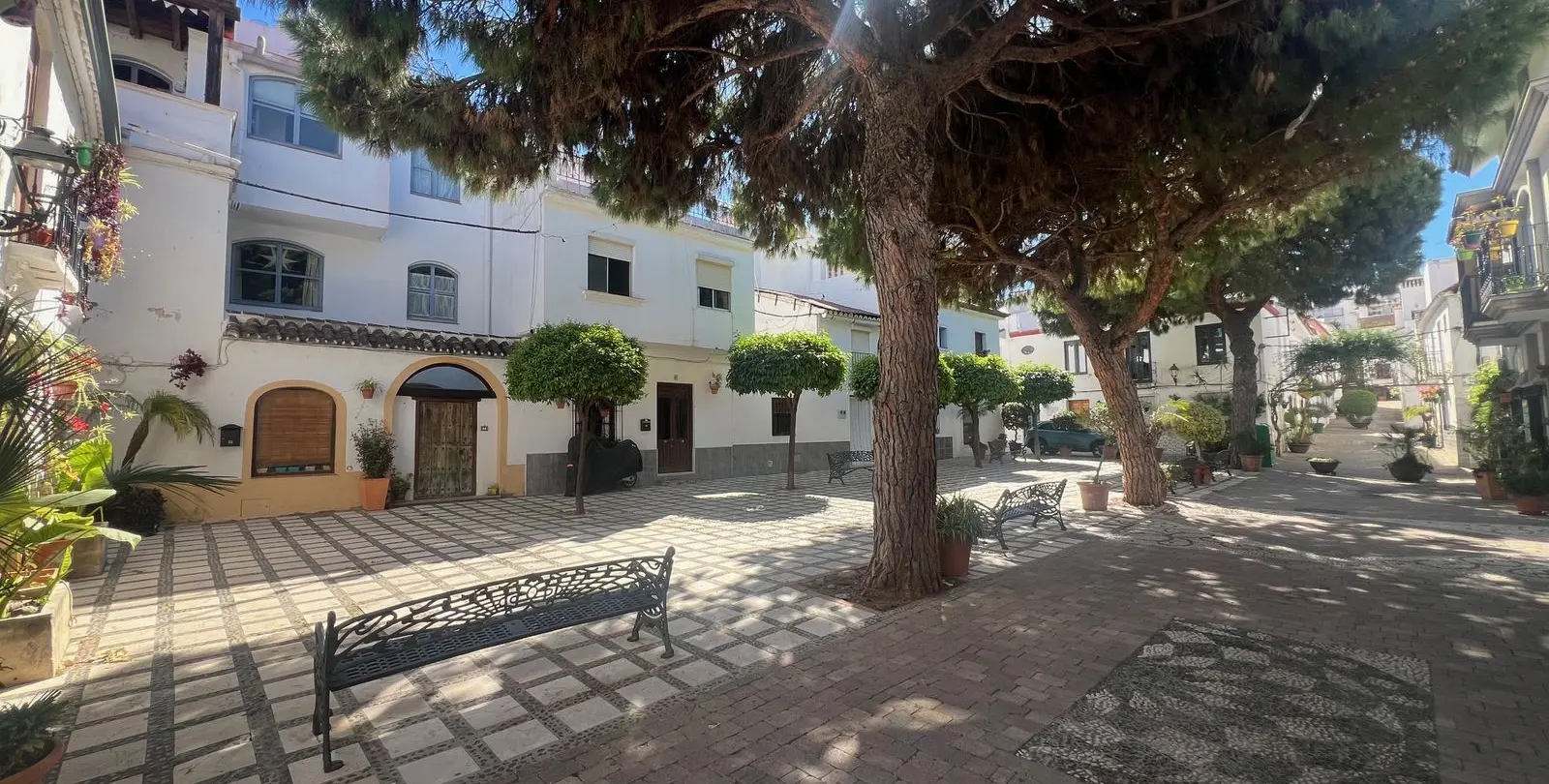 Продажа дома на две семьи в Estepona 1