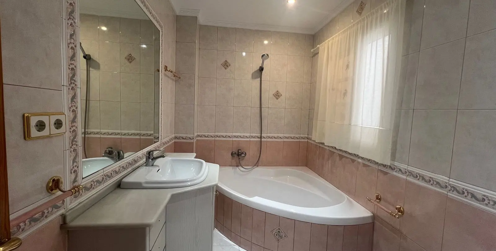 Продажа дома на две семьи в Estepona 36