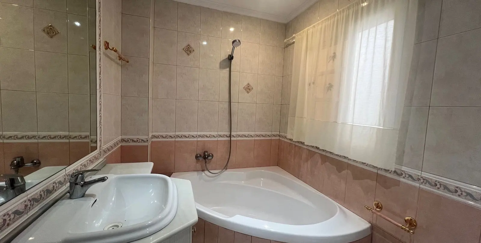 Продажа дома на две семьи в Estepona 37