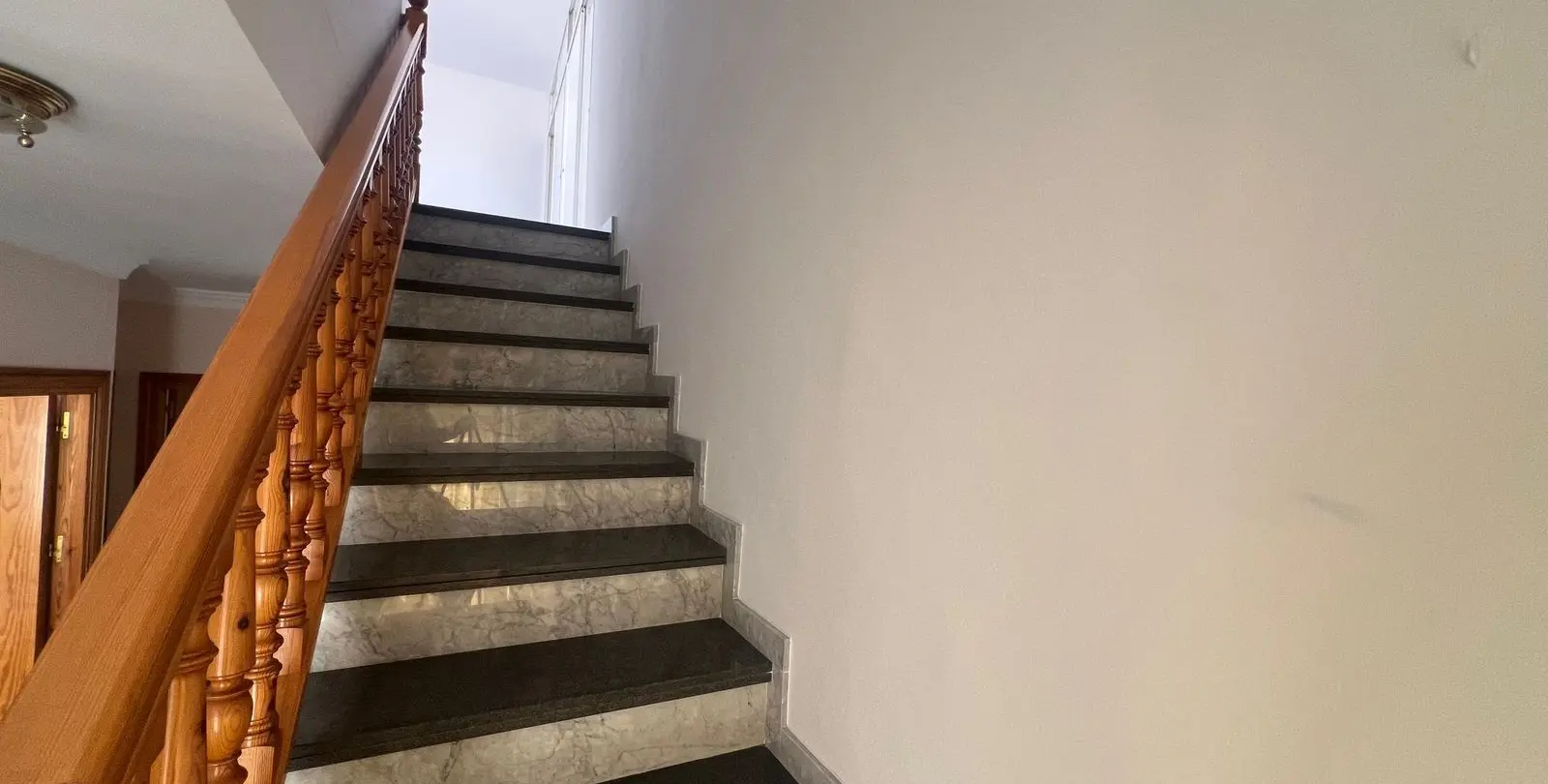Продажа дома на две семьи в Estepona 39