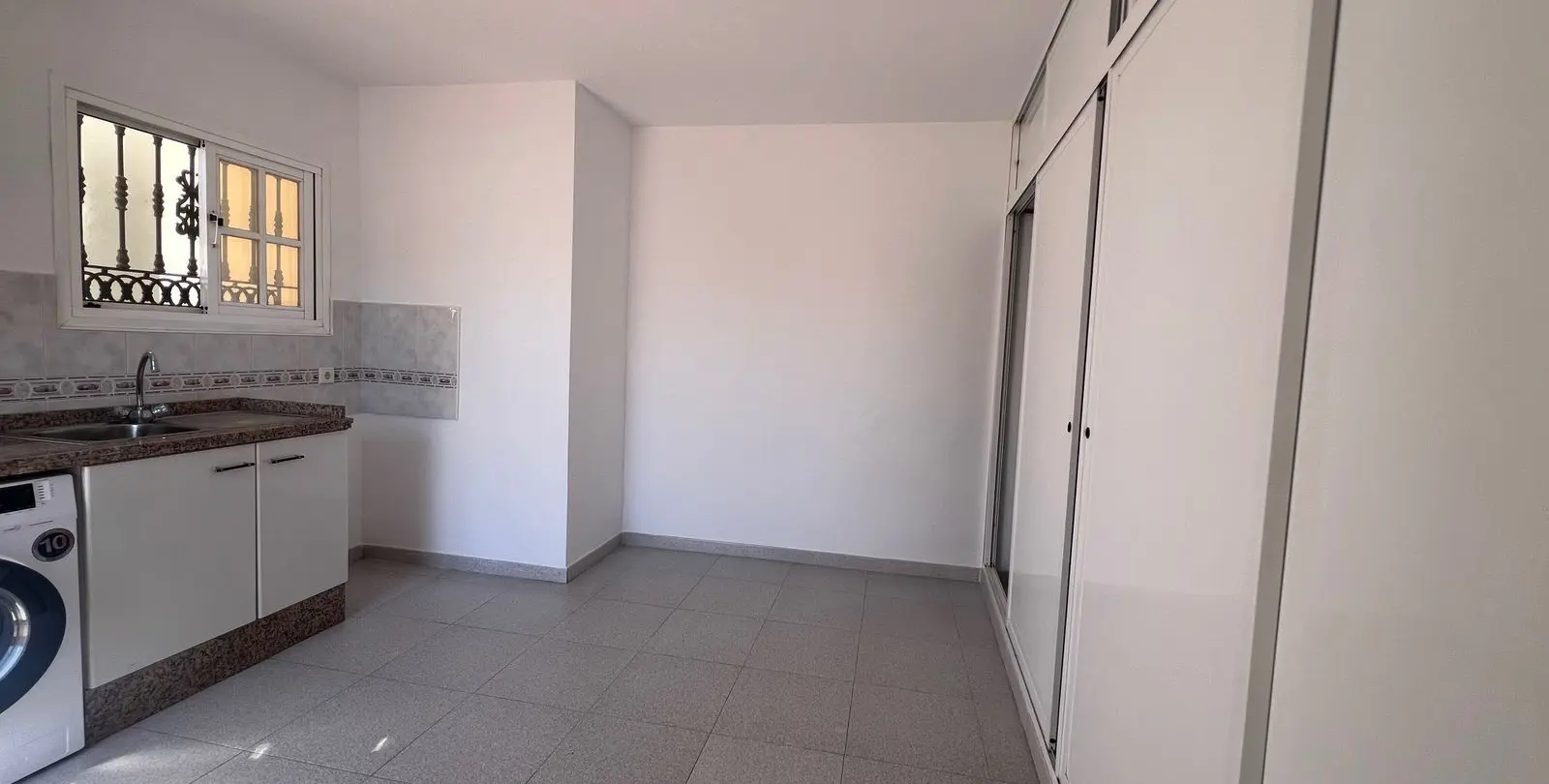 Продажа дома на две семьи в Estepona 42