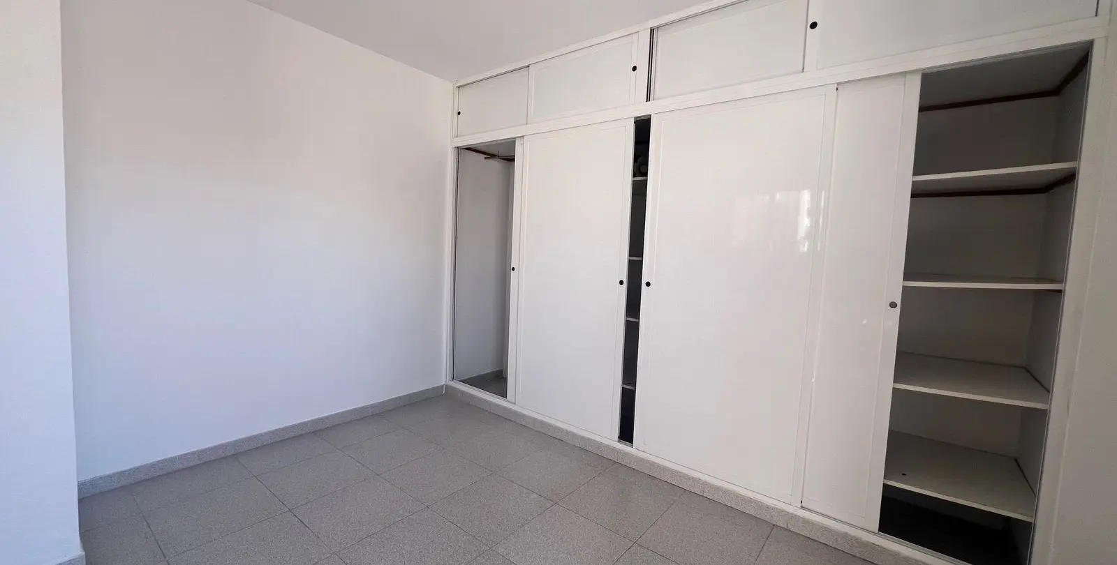 Продажа дома на две семьи в Estepona 46