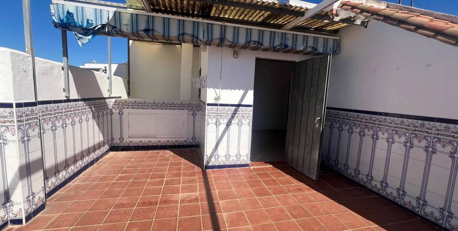 Продажа дома на две семьи в Estepona 56