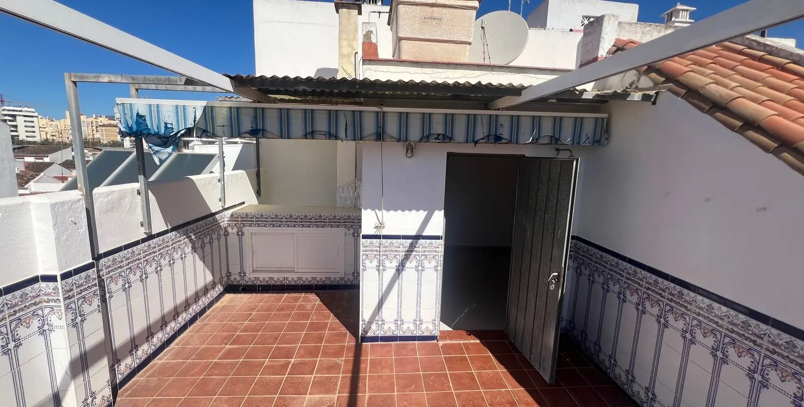 Продажа дома на две семьи в Estepona 57