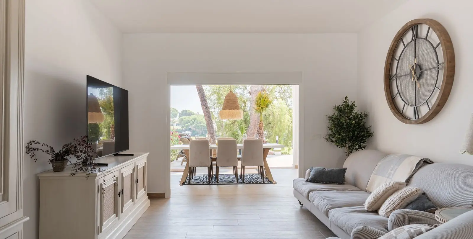 Продажа апартаментов на первом этаже в Nueva Andalucía 5
