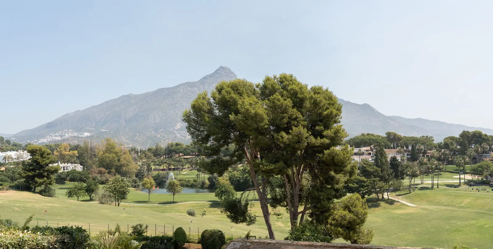 Продажа апартаментов на первом этаже в Nueva Andalucía 28