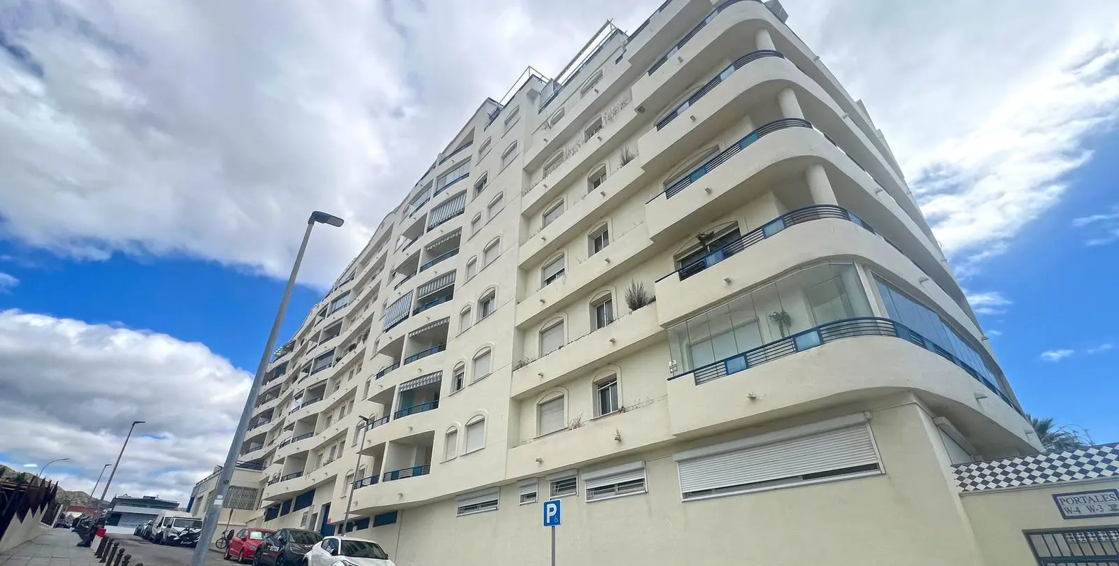 Продажа апартаментов на среднем этаже в Marbella 1