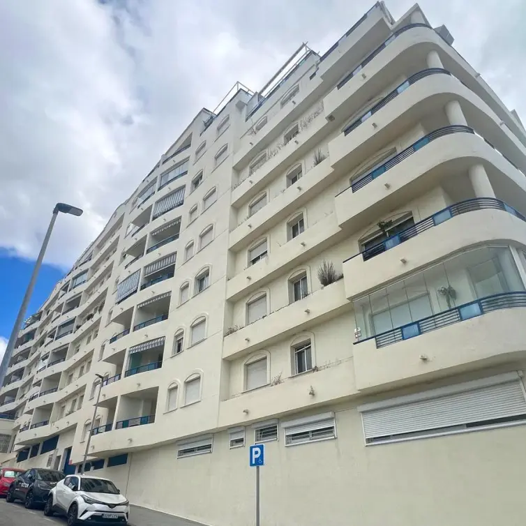 Продажа апартаментов на среднем этаже в Marbella