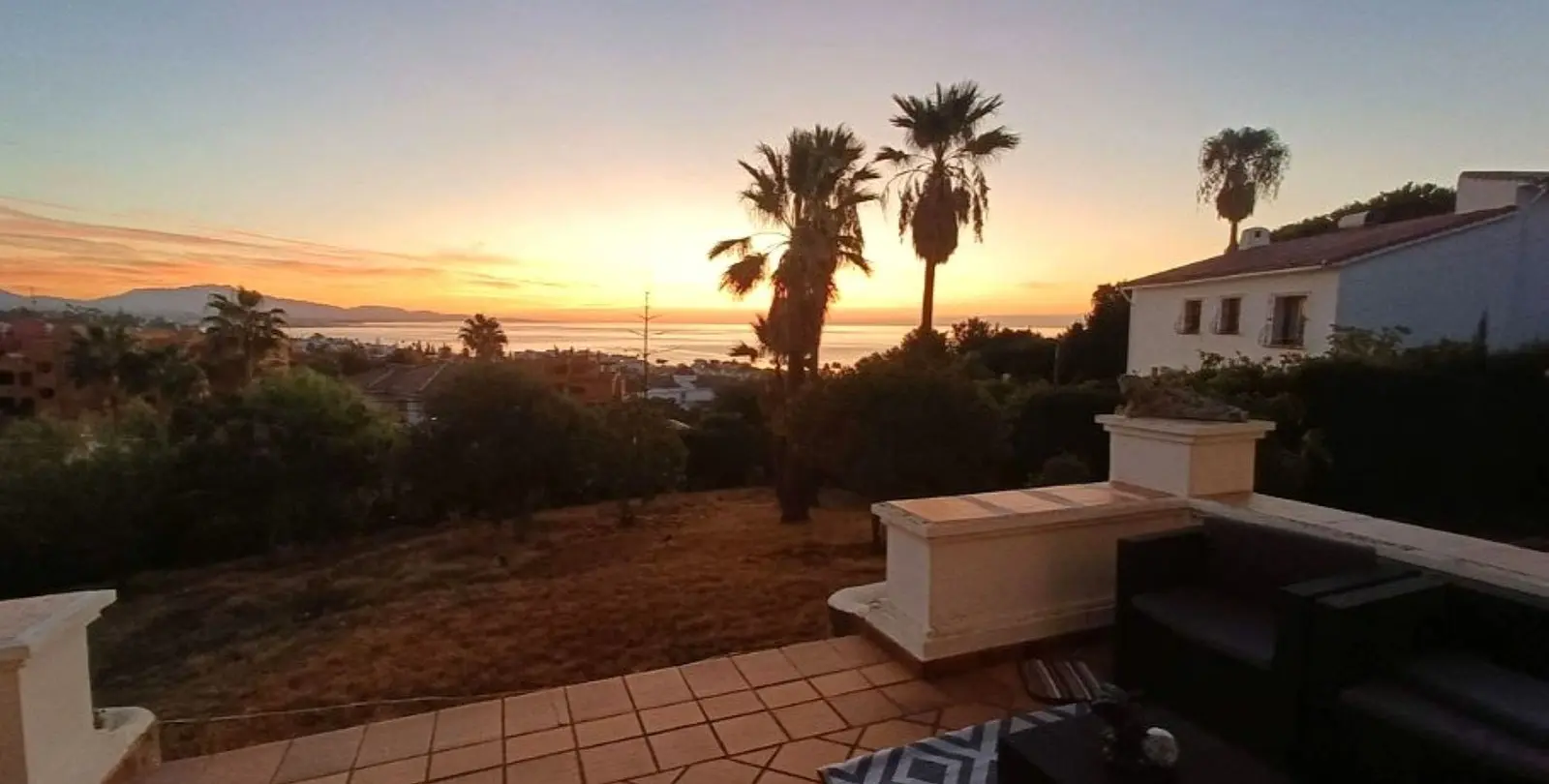 Sale of detached villa in Estepona 1