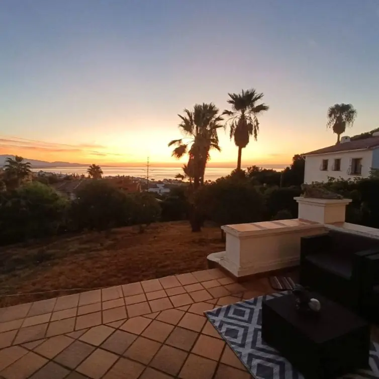 Sale of detached villa in Estepona