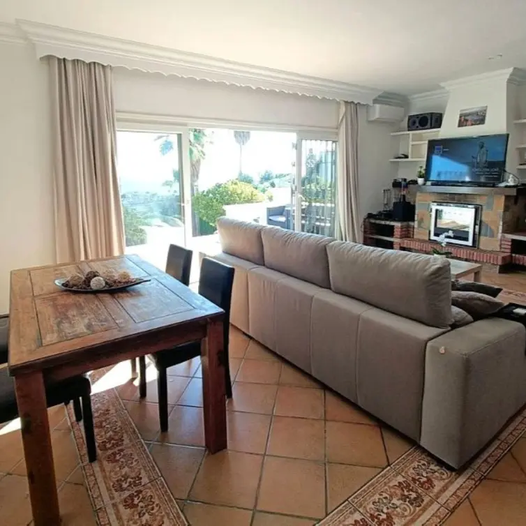 Sale of detached villa in Estepona