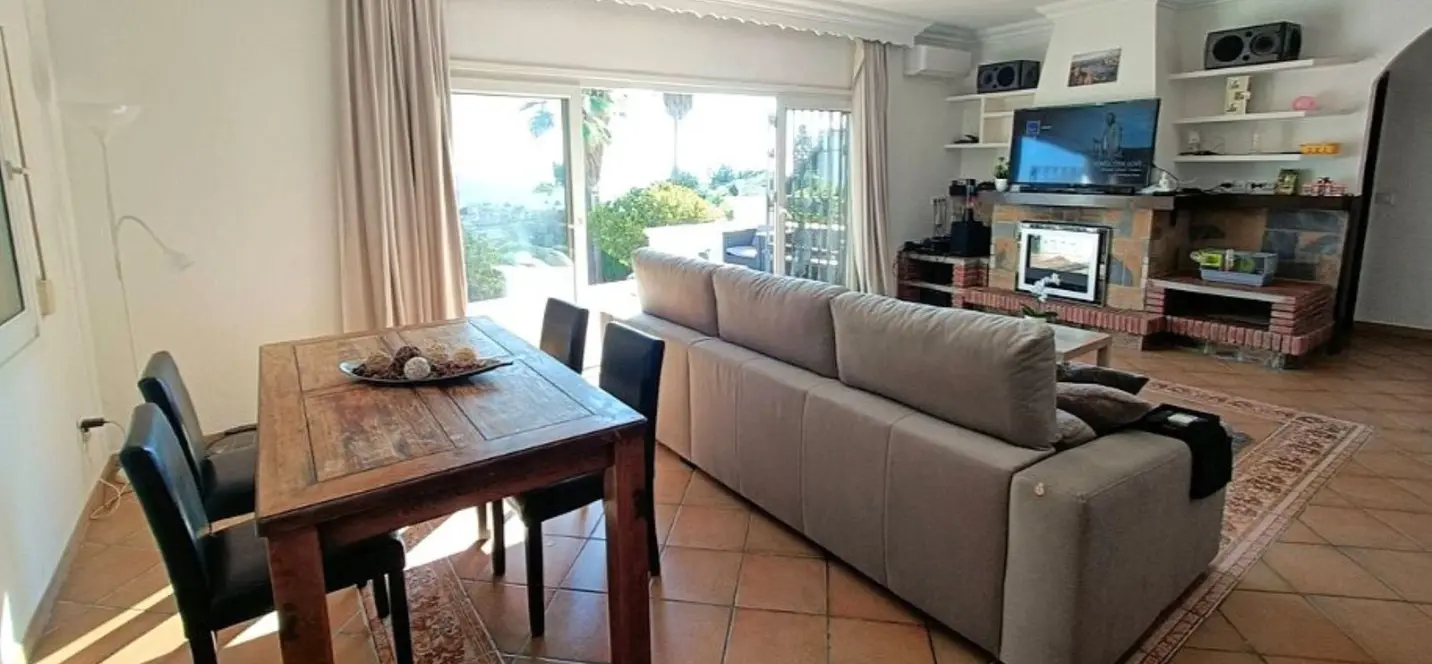 Sale of detached villa in Estepona 2