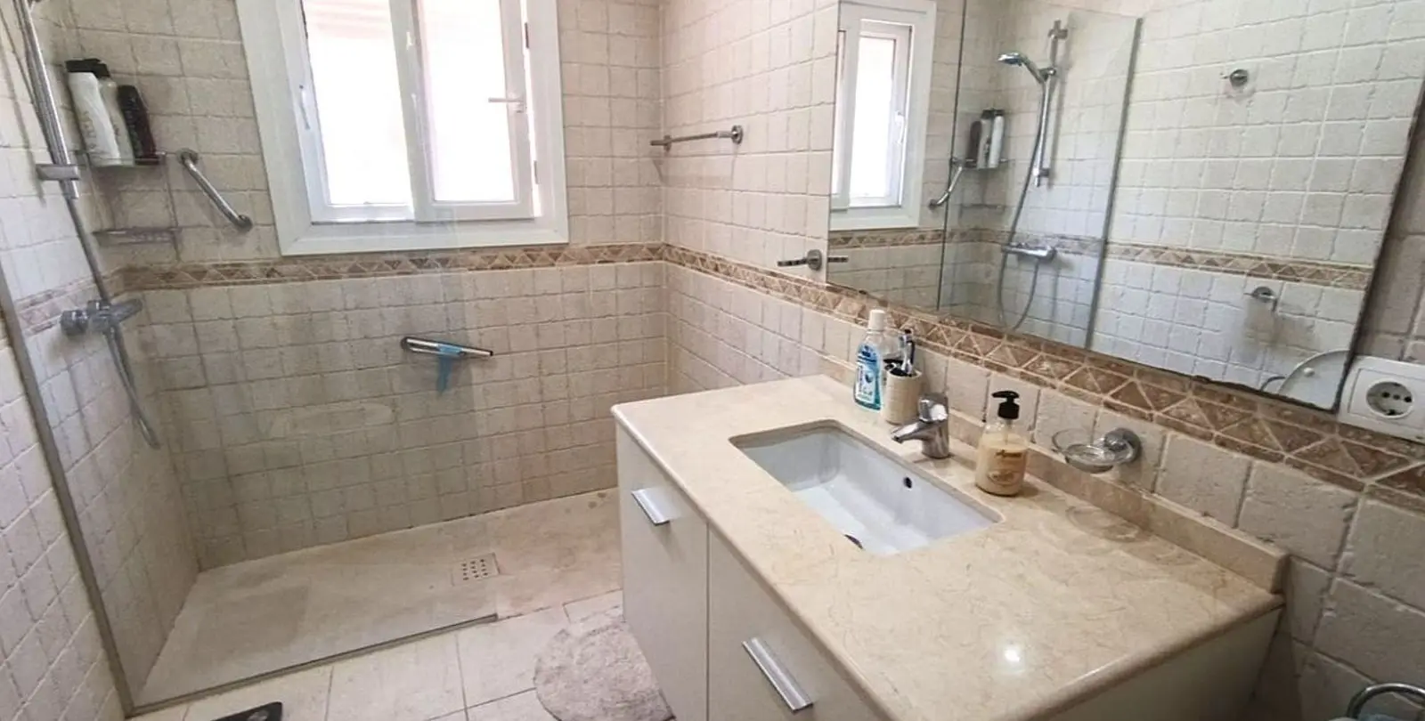 Sale of detached villa in Estepona 9
