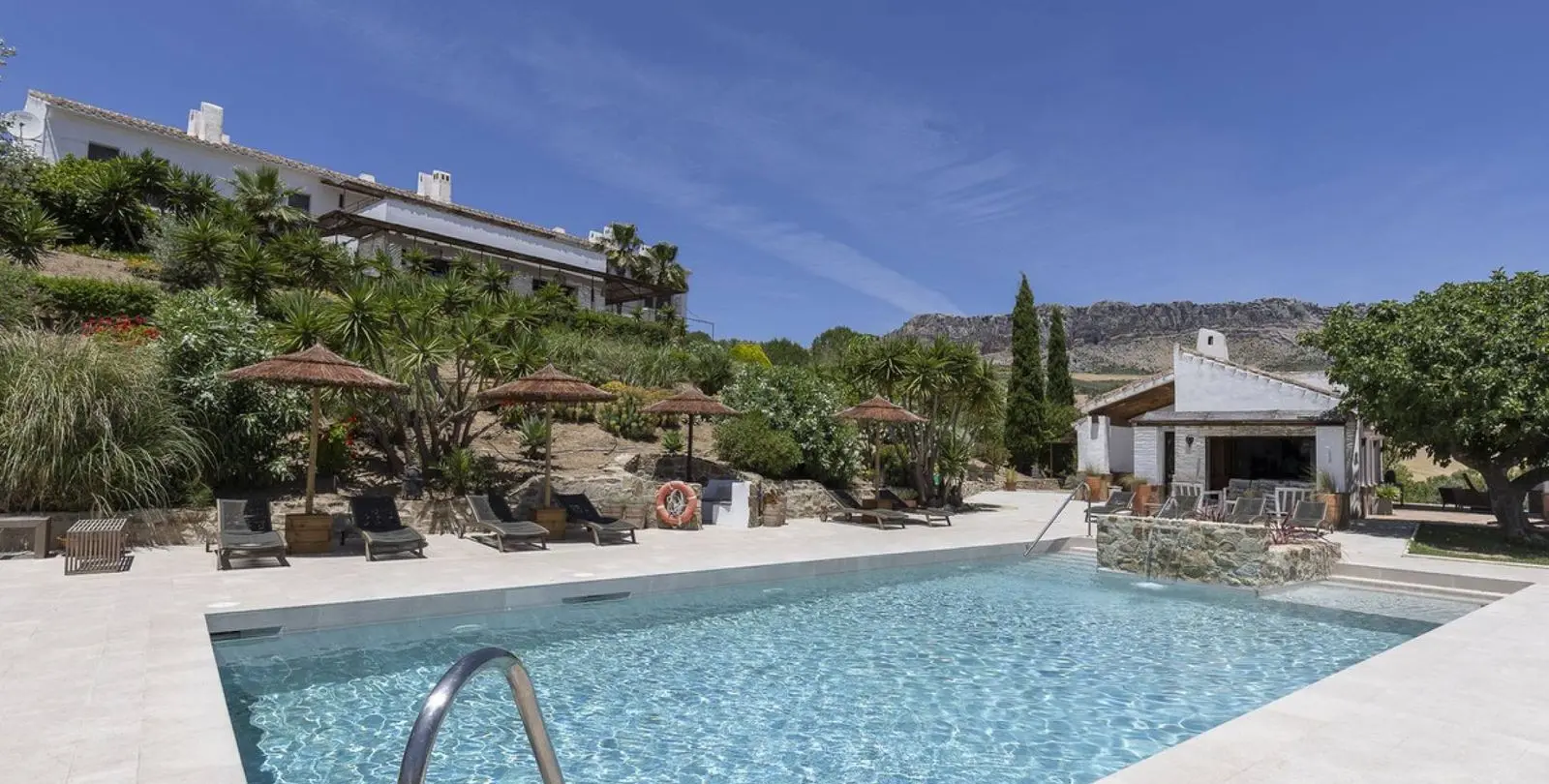 Venta de hotel en Villanueva De La Concepcion 1