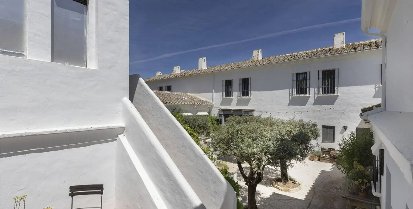Venta de hotel en Villanueva De La Concepcion 53