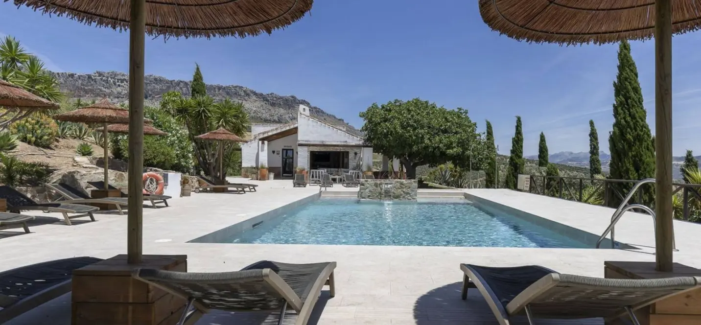 Sale of hotel in Villanueva De La Concepcion 1