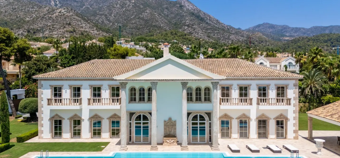 Sale of detached villa in Sierra Blanca 0
