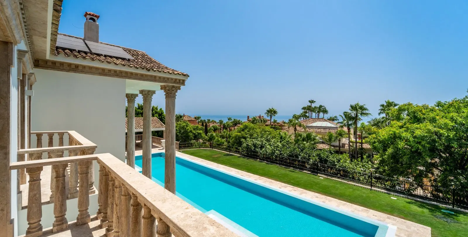 Sale of detached villa in Sierra Blanca 4