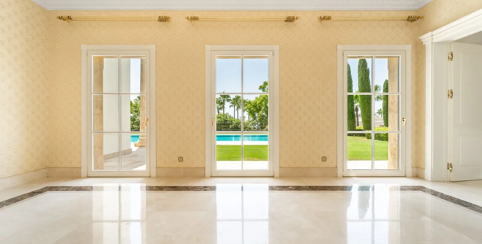 Sale of detached villa in Sierra Blanca 13