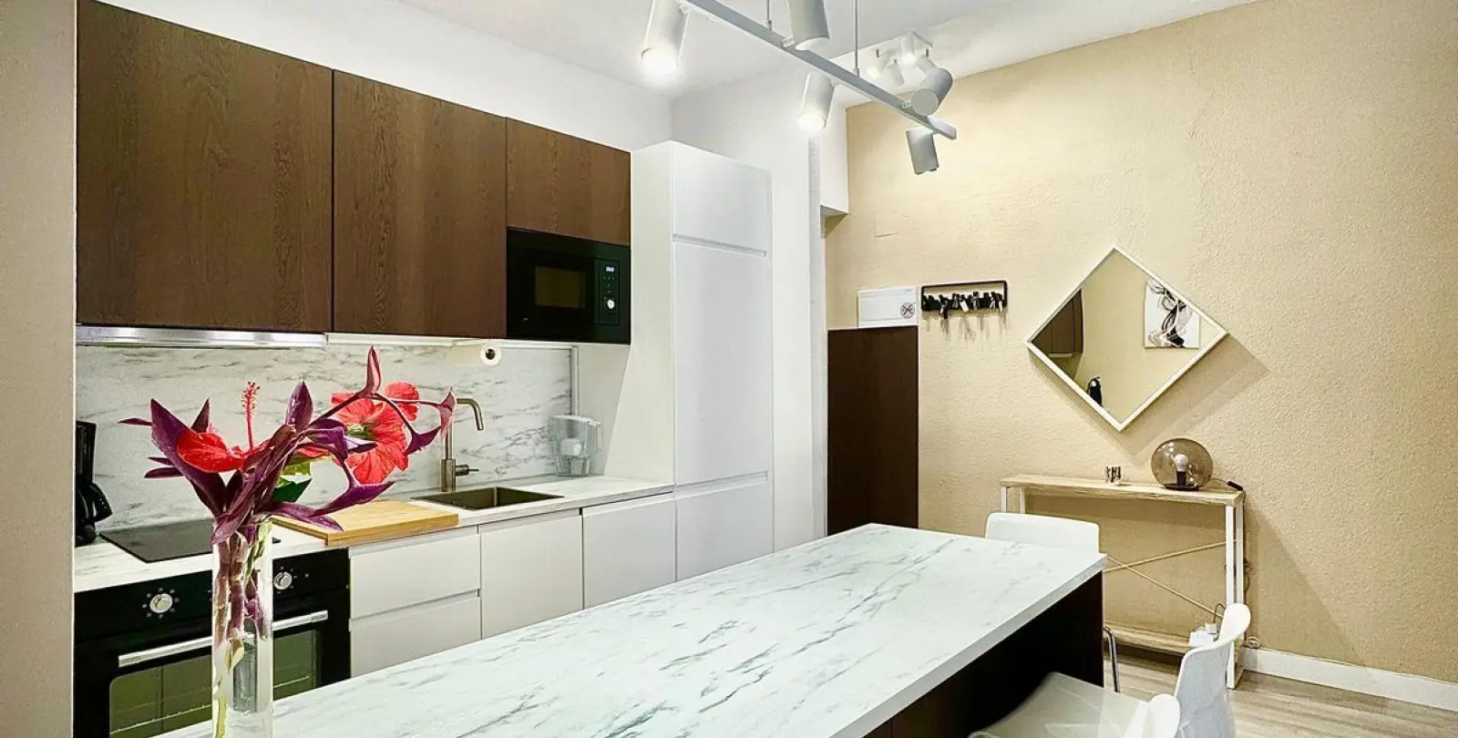 Venta de apartamento en planta media en Calahonda 1