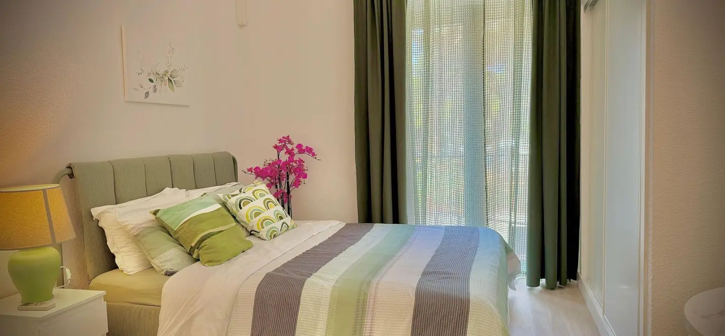 Venta de apartamento en planta media en Calahonda 2