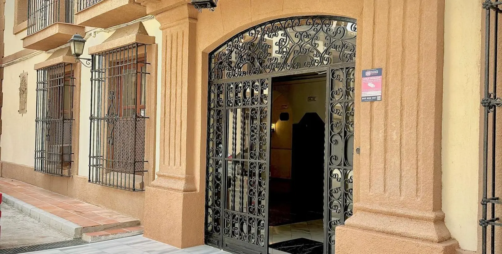 Venta de apartamento en planta media en Calahonda 5