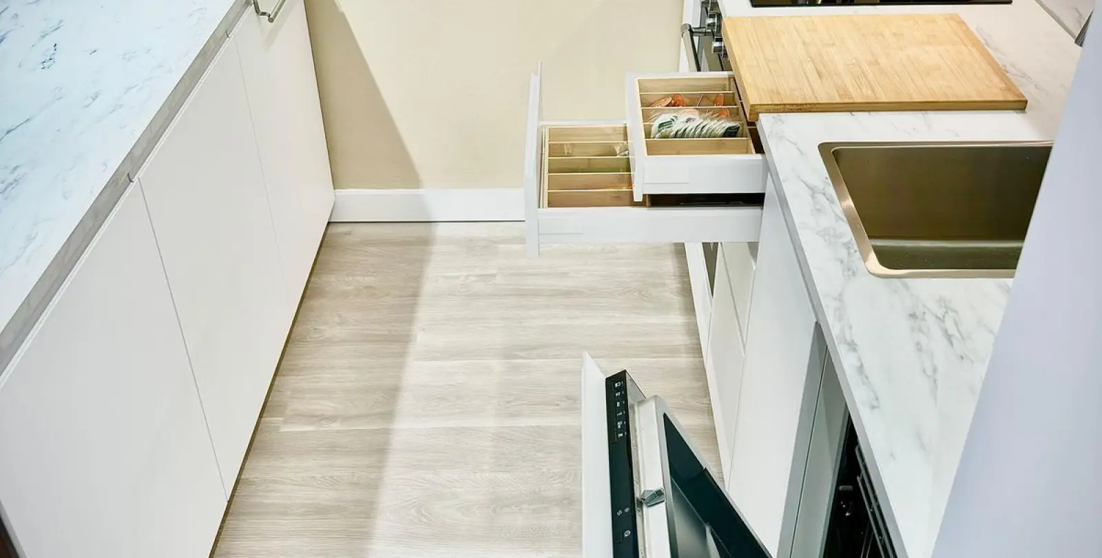 Venta de apartamento en planta media en Calahonda 11