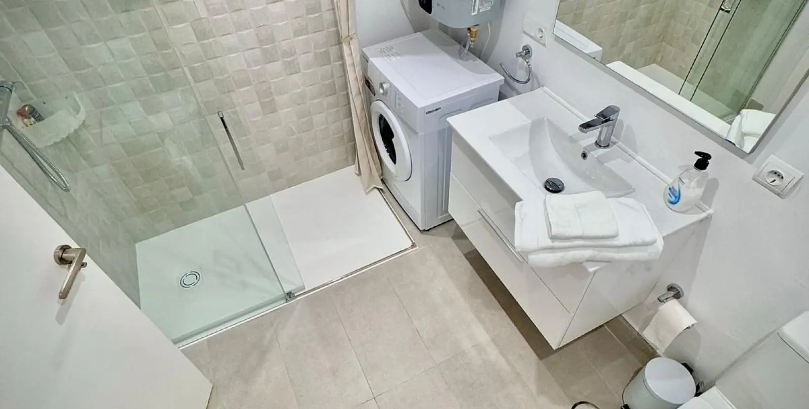 Venta de apartamento en planta media en Calahonda 14