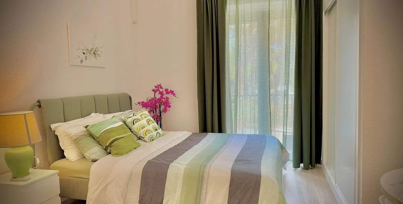 Venta de apartamento en planta media en Calahonda 24