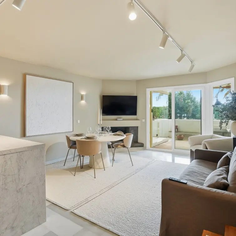 Venta de apartamento en planta media en Calahonda