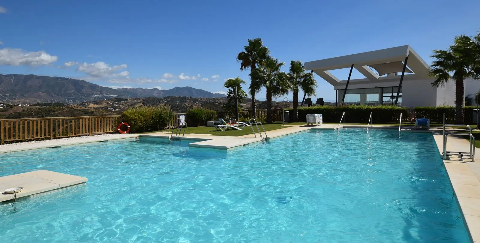 Venta de apartamento en planta baja en La Cala de Mijas 1