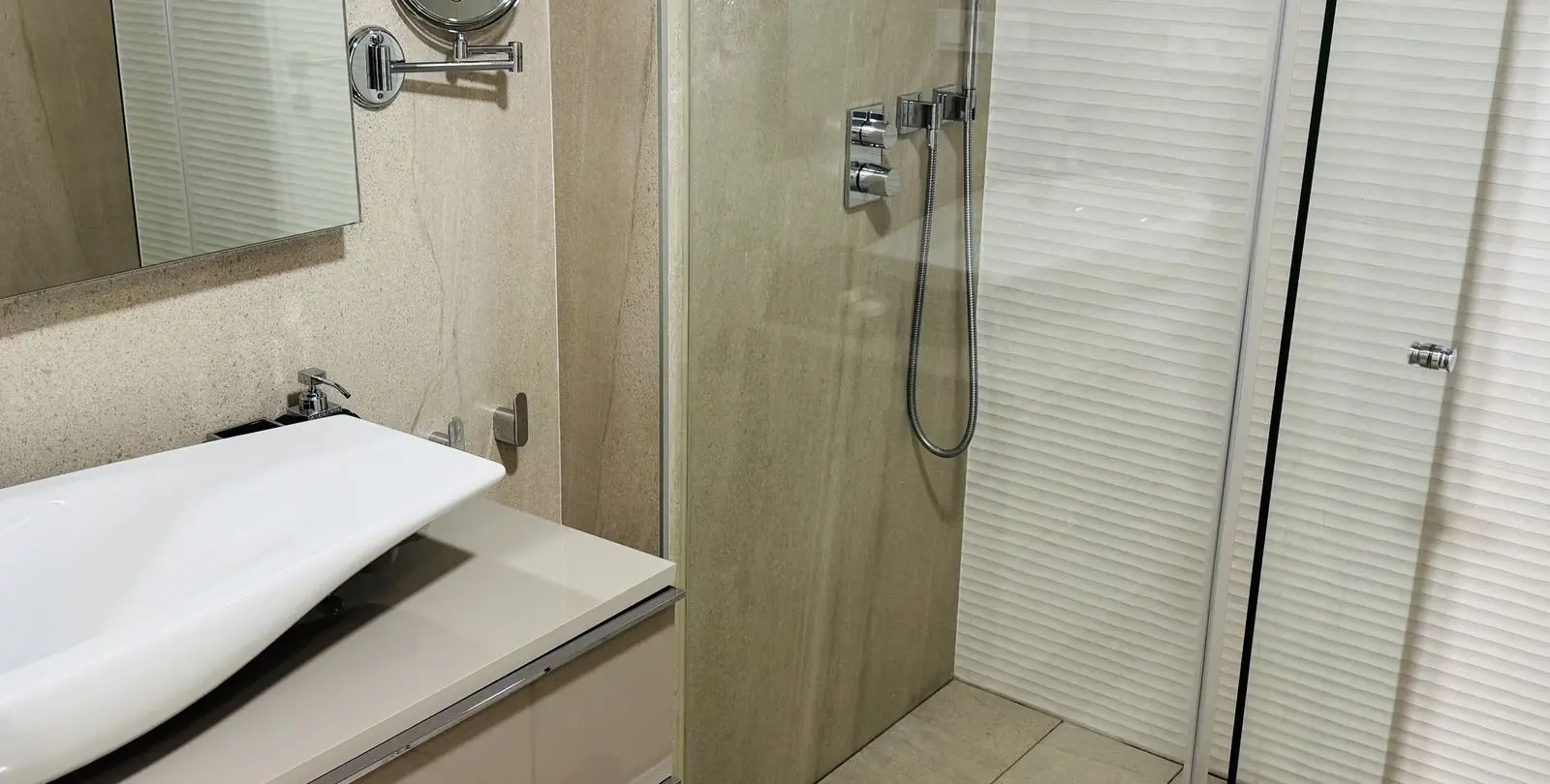 Sale of ground floor apartment in Estepona 16