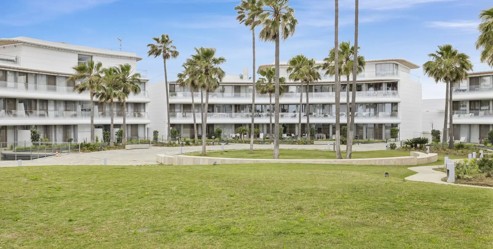 Sale of ground floor apartment in Estepona 21