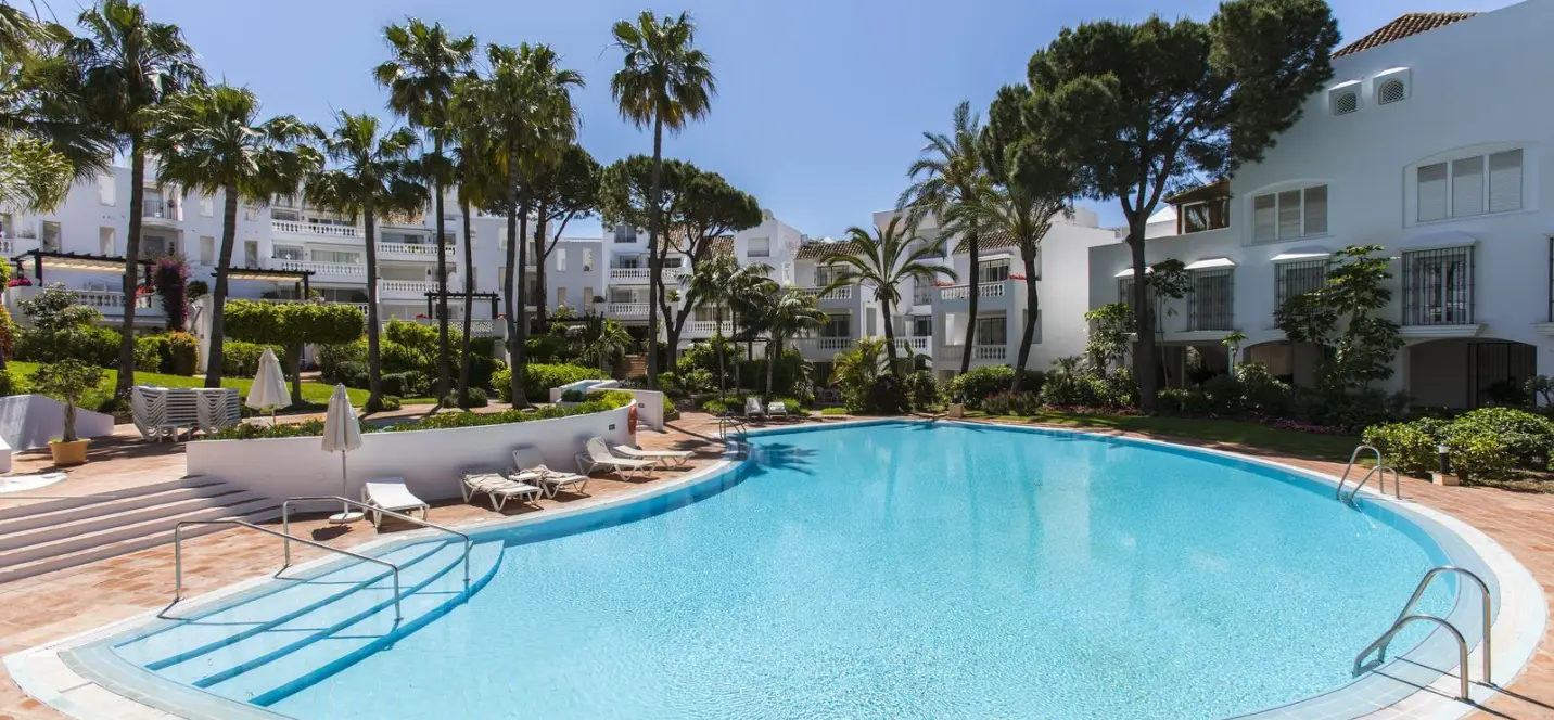 Venta de apartamento en planta media en Elviria 0