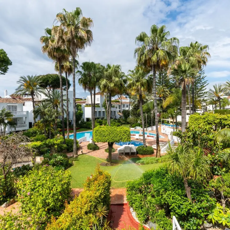Venta de apartamento en planta media en Elviria