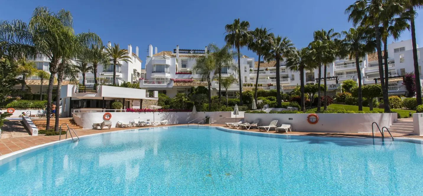 Venta de apartamento en planta media en Elviria 4