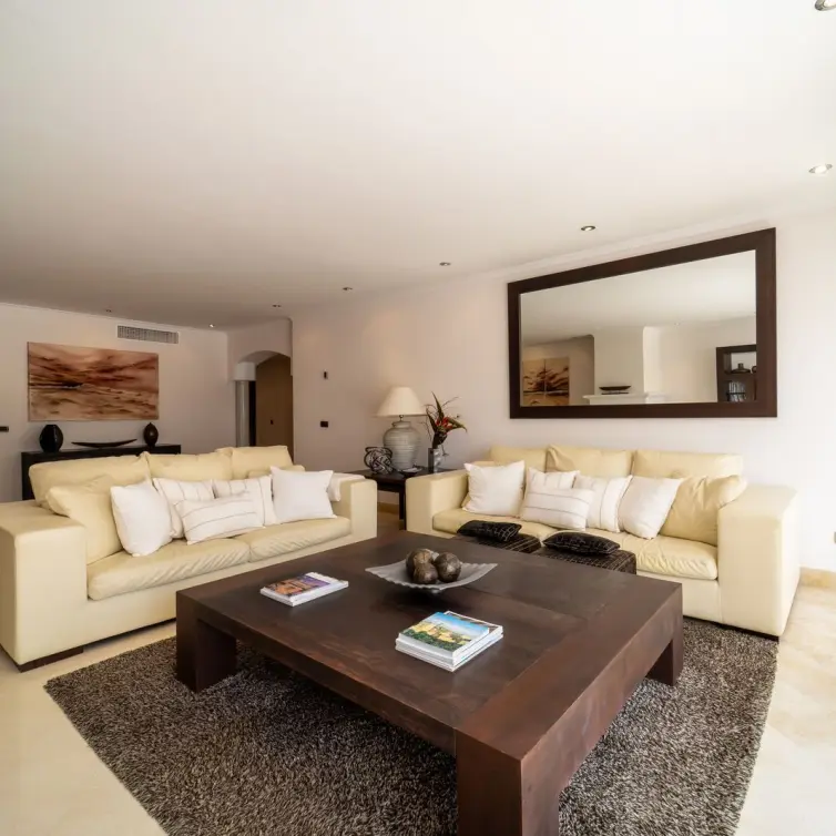 Venta de apartamento en planta media en Elviria