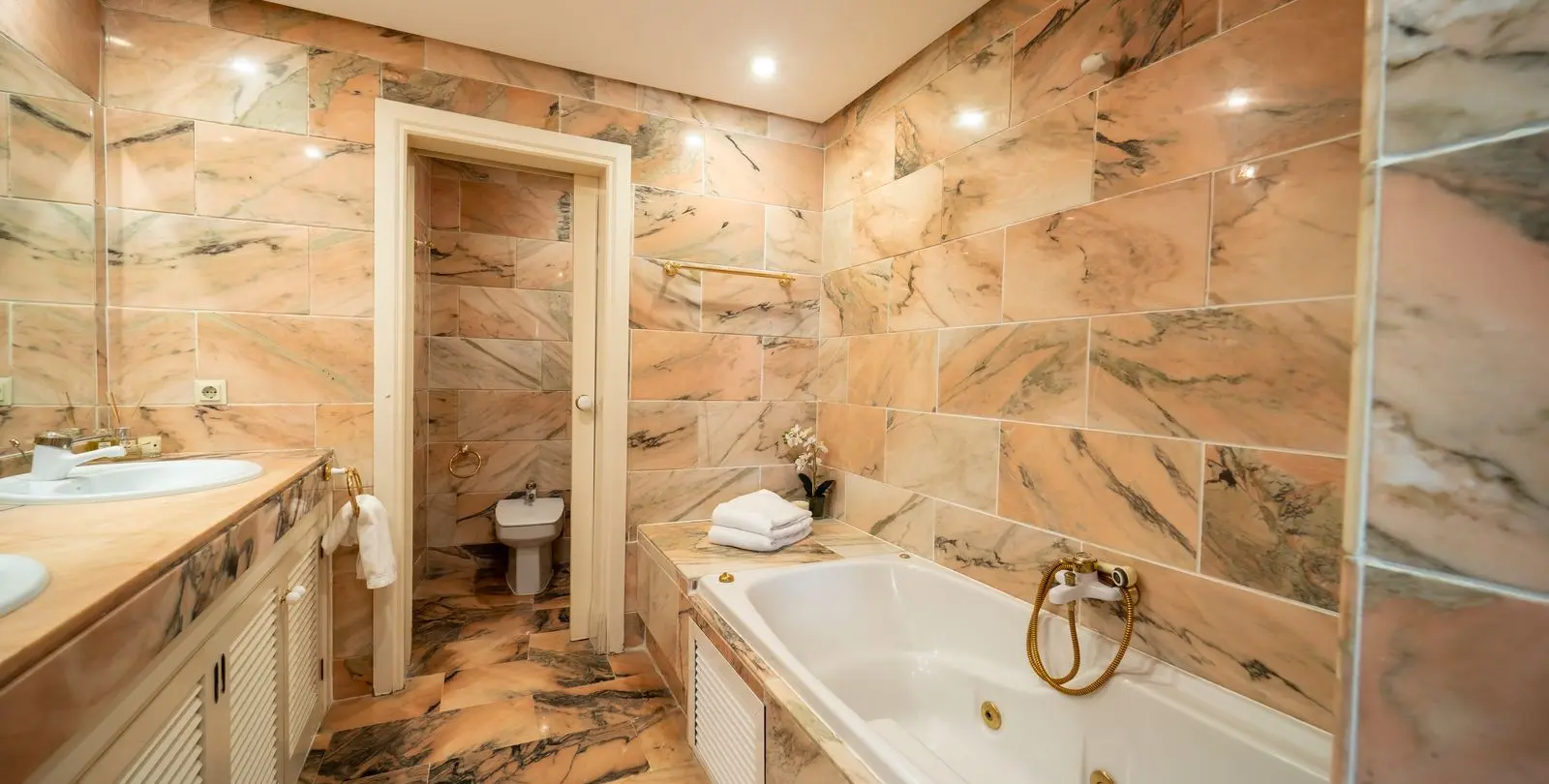 Venta de apartamento en planta media en Elviria 14