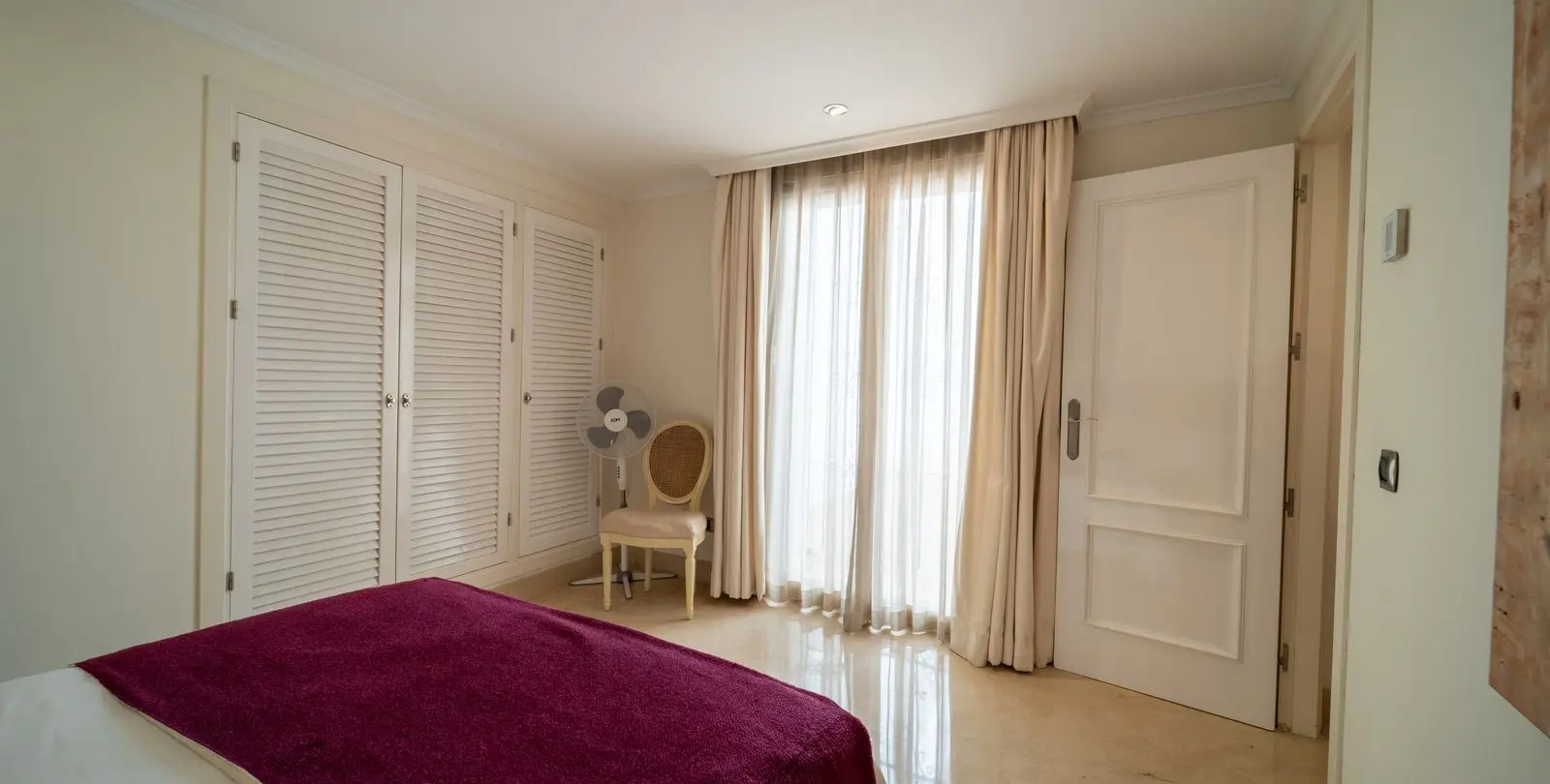 Venta de apartamento en planta media en Elviria 15